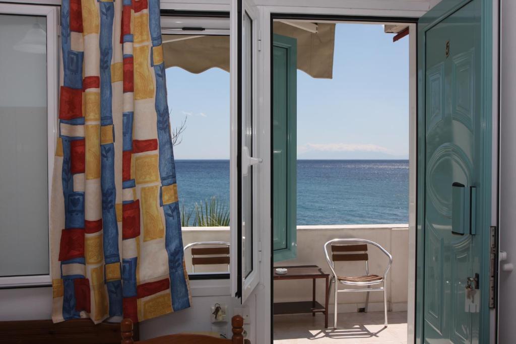 Akrogiali Hotel Plomari Rom bilde